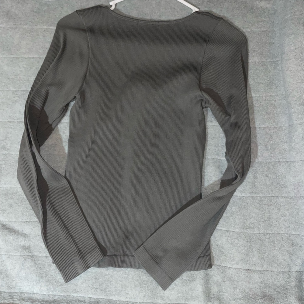Gray Ribbed Long Sleeve Top - Picture 2 of 5